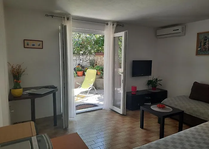 Apartman Ema *